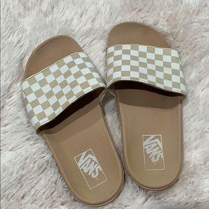 [Vans] White and cream checkered slides